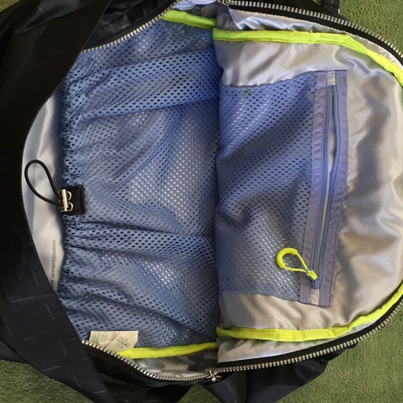 Lululemon Tiki Backpack - Picture 5 of 8